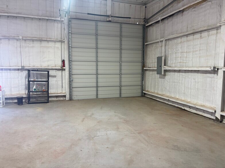 More Photos Of 1942 FM2371, Andrews Warehouse For Lease