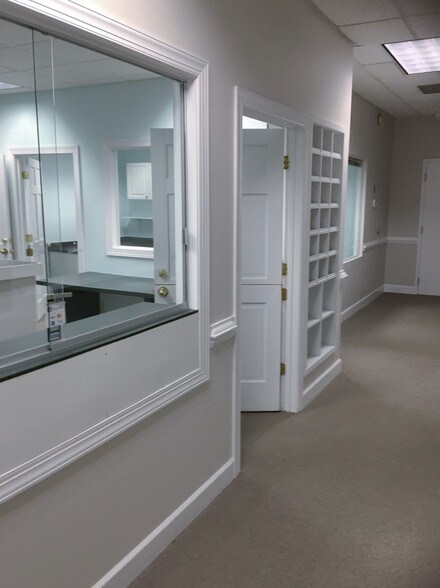 More Photos Of 6317 Oleander Dr, Wilmington Office Residential For Lease