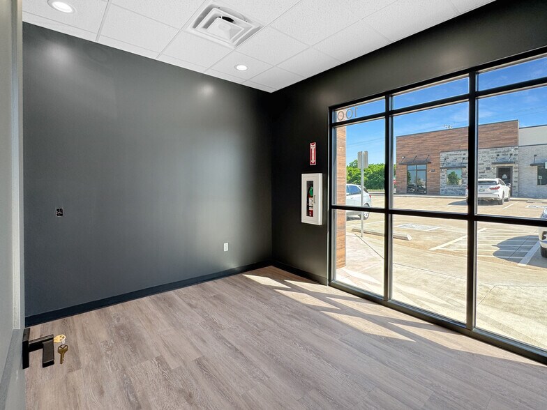 More Photos Of 15105 Crown At Lone Oak Rd, Edmond Office For Lease