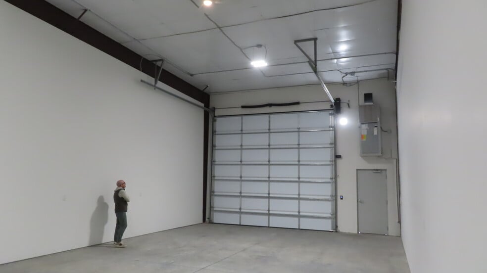 More Photos Of 2007 S Saturn Way, Boise Warehouse For Lease