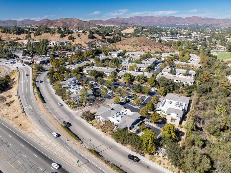 More Photos Of 29105-29125 Canwood St, Agoura Hills Restaurant For Lease