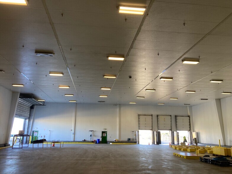 Primary Photo Of 483 El Camino Real S, Salinas Warehouse For Sale