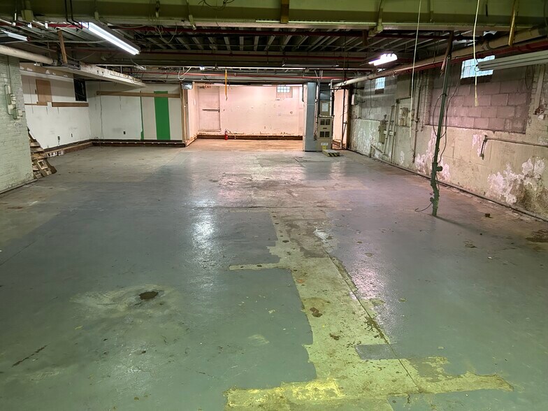 More Photos Of 6924 49th Ave, Woodside Medical For Lease