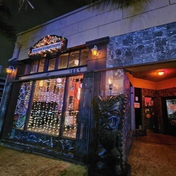 More Photos Of 1553-1555 N Cahuenga Blvd, Los Angeles General Retail For Lease