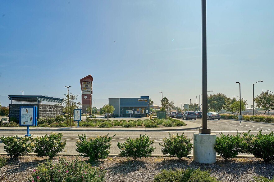 More Photos Of 1020 Renaissance Pky, Rialto Freestanding For Sale