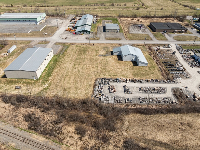 More Photos Of 19 Terry Fox Dr, Vankleek Hill Manufacturing For Sale