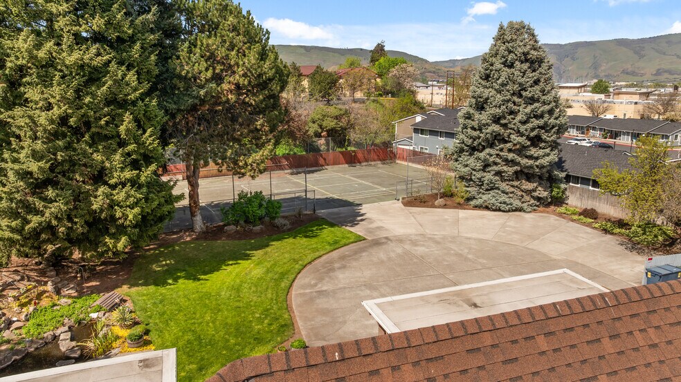 More Photos Of 1001 Cherry Heights Rd, The Dalles Flex For Sale
