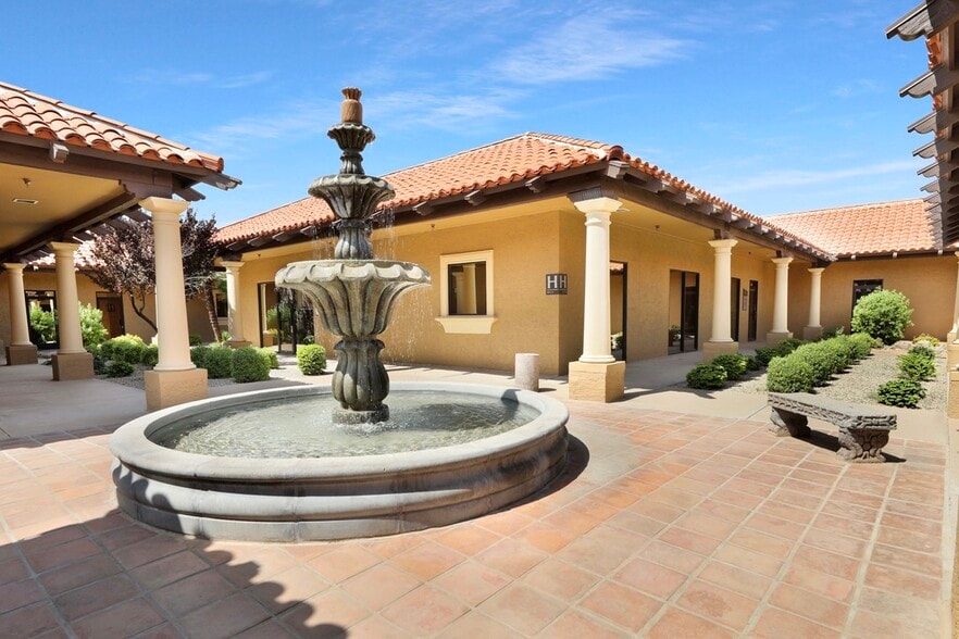 More Photos Of 5620 W Thunderbird Rd, Glendale Medical For Sale