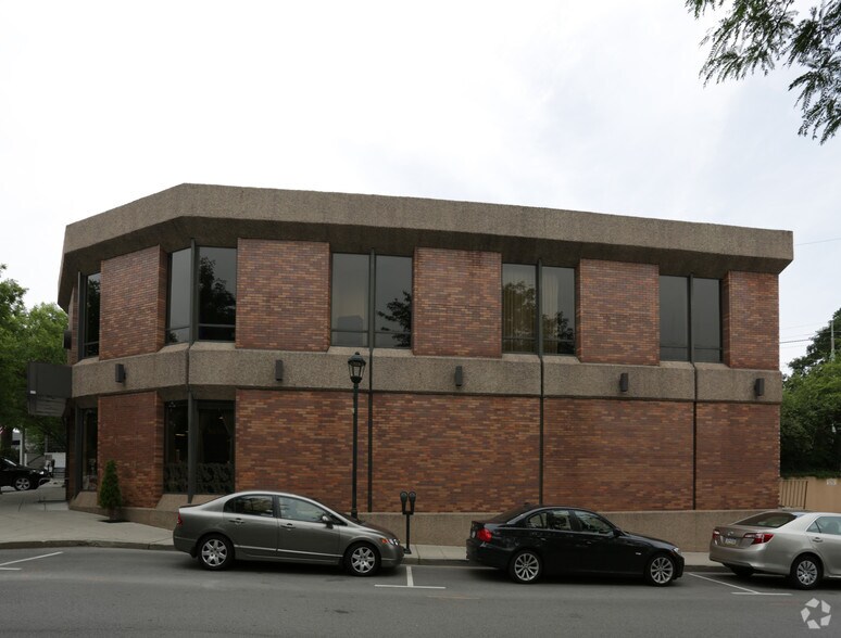 More Photos Of 1 Station Cir, Narberth Storefront Retail Office For Lease