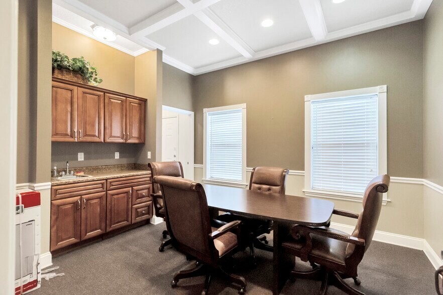 More Photos Of 121 SE Hernando Ave, Lake City Office For Sale