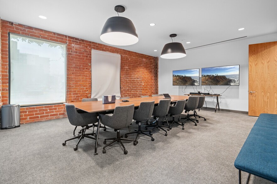 More Photos Of 2014-2058 Broadway, Santa Monica Loft Creative Space For Lease