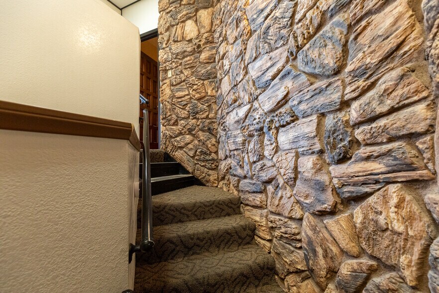 More Photos Of 1249 E Ridgecrest Blvd, Ridgecrest Office For Sale