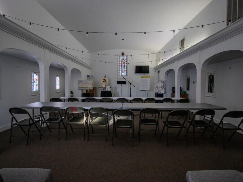 More Photos Of 240 E Fresno St, Dinuba Religious Facility For Sale