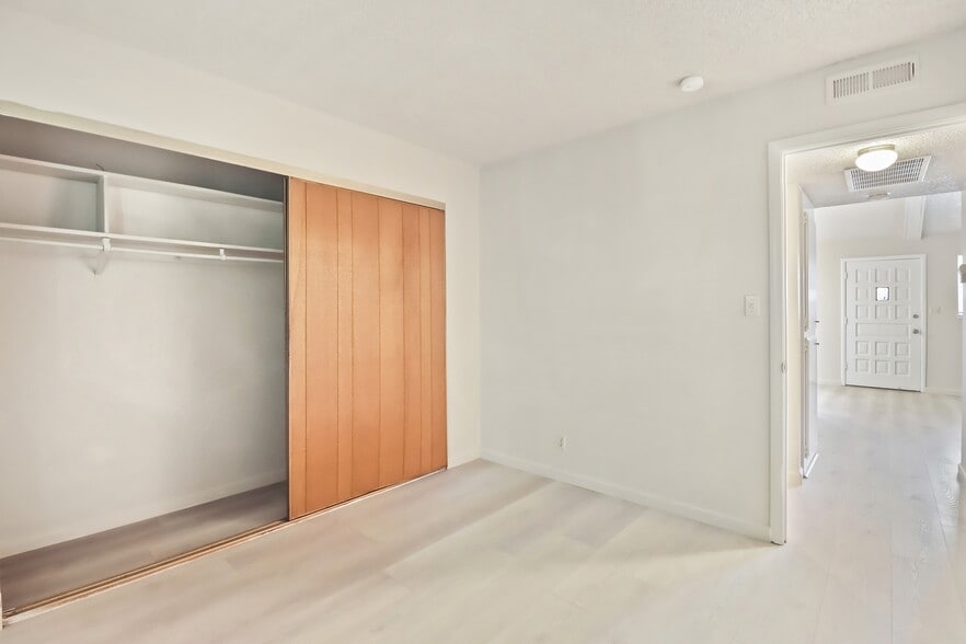 More Photos Of 2316 Villanova Cir, Sacramento Apartments For Sale