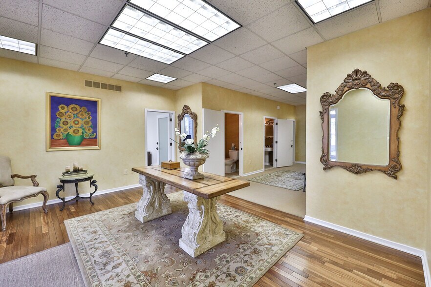 More Photos Of 400-415 Executive Dr, Langhorne Medical For Lease