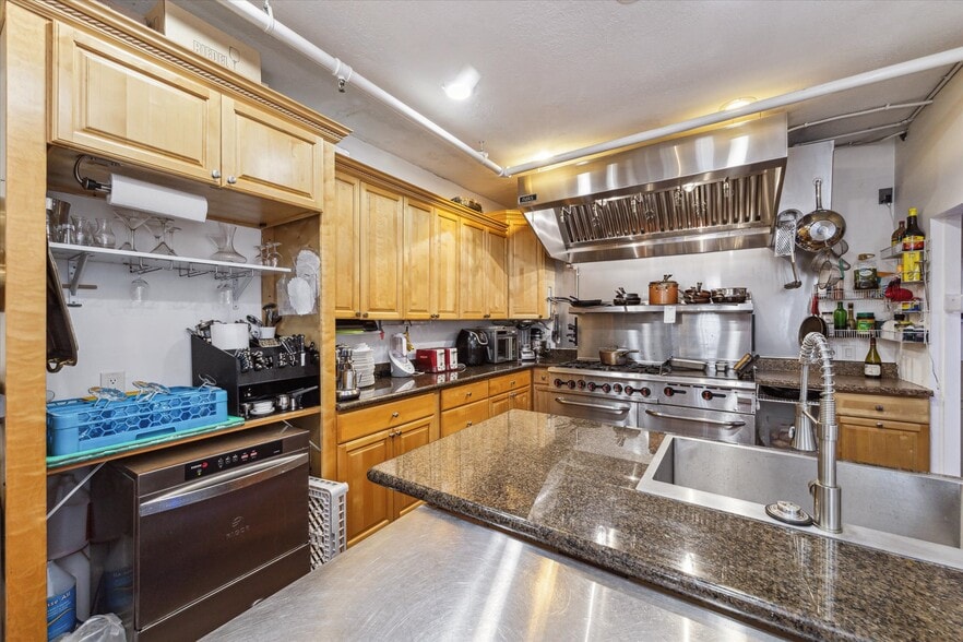 More Photos Of 1502 Market St, Galveston Hospitality For Sale