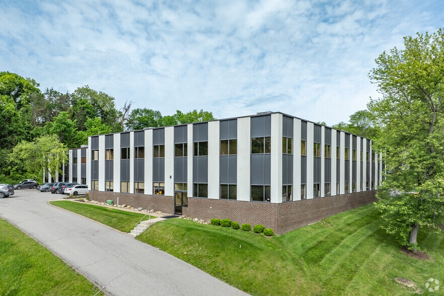 More Photos Of 600 N Bell Ave, Carnegie Unknown For Lease