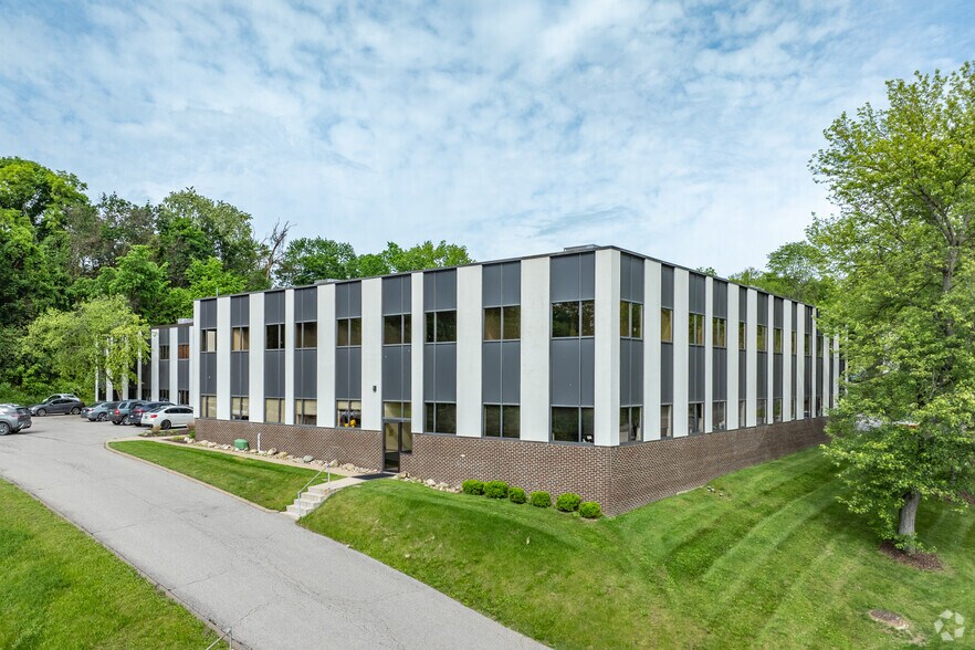 More Photos Of 600 N Bell Ave, Carnegie Office For Lease