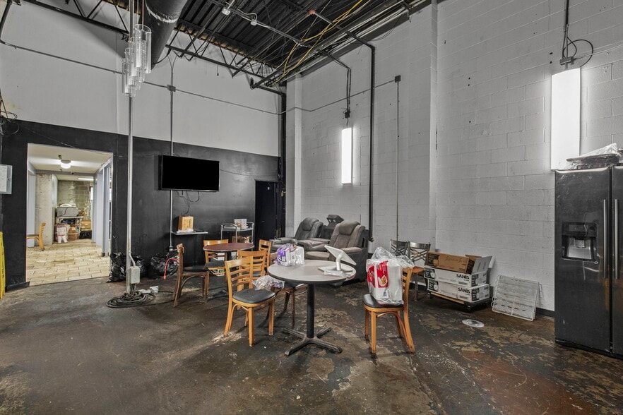 More Photos Of 110 E South St, Jackson Bar For Sale