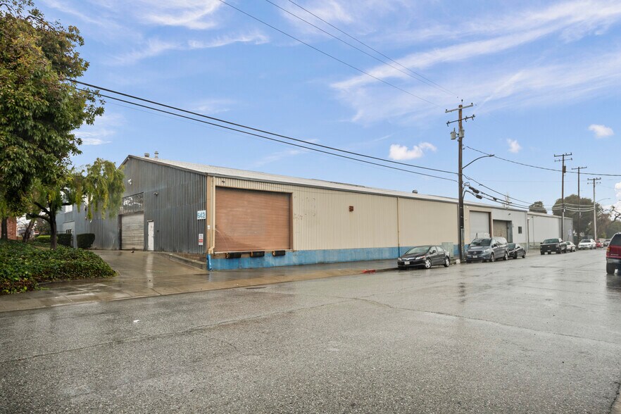 More Photos Of 642 Quarry Rd, San Carlos Warehouse For Lease