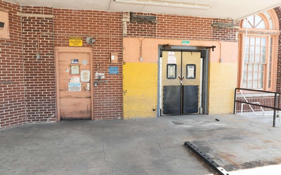 More Photos Of 400 S Ohio Ave, Live Oak Post Office For Sale