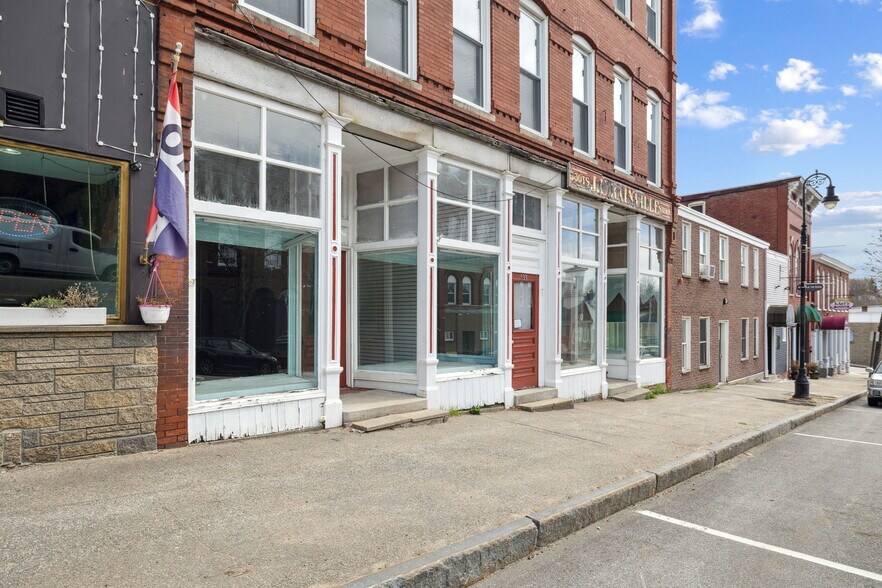 More Photos Of 135 Main St, Pembroke Storefront Retail Residential For Lease