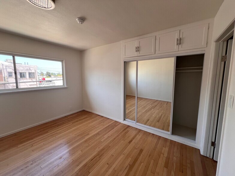 More Photos Of 945 W 76th St, Los Angeles Apartments For Sale