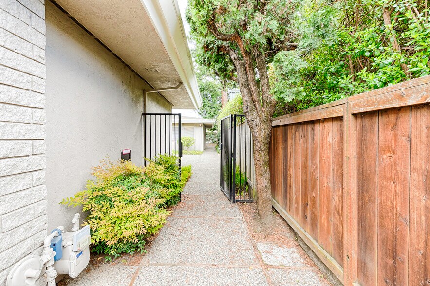More Photos Of 4038 Montgomery Dr, Santa Rosa Office For Sale