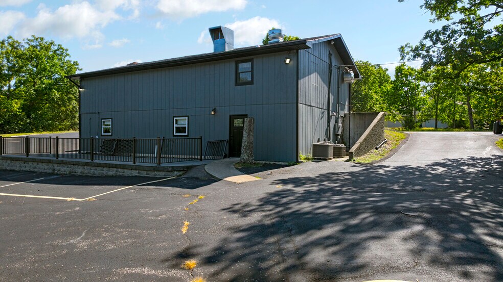 More Photos Of 2079 State Road Y, Linn Creek Restaurant For Sale