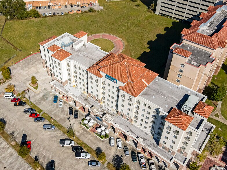 More Photos Of 4001 Nicholson Dr, Baton Rouge Hotel For Lease