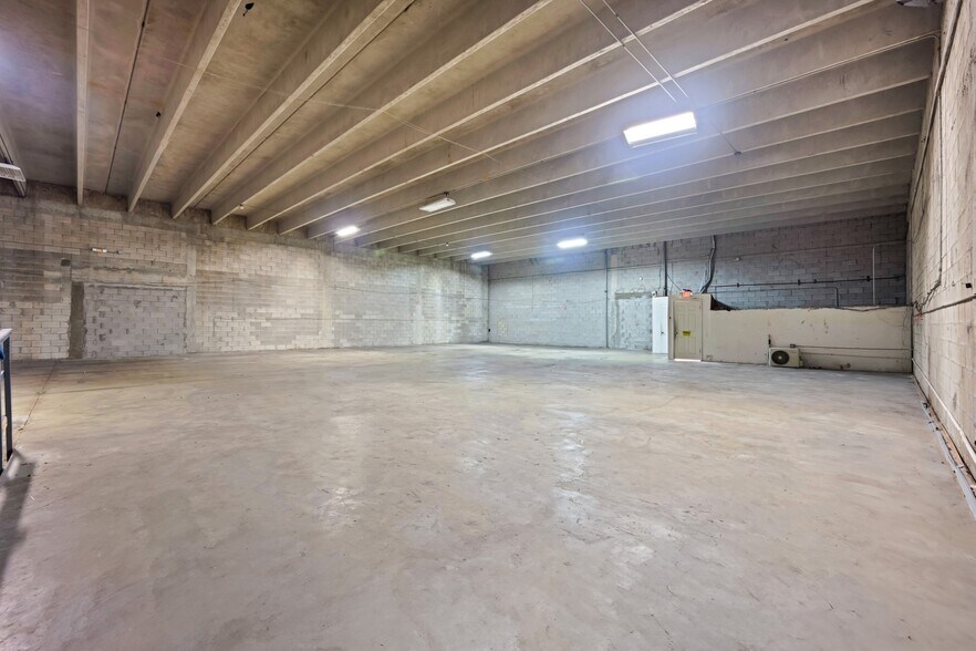 More Photos Of 5220 NW 72nd Ave, Miami Warehouse For Sale