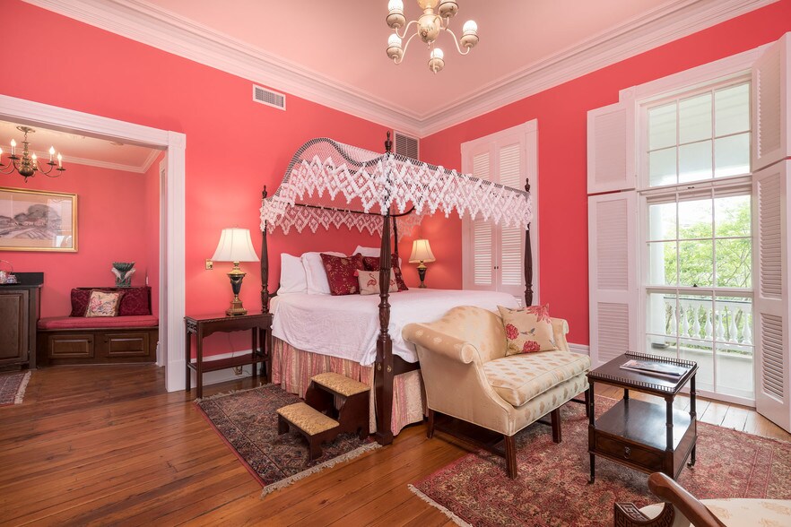 More Photos Of 117 Broad St, Charleston Hotel For Sale