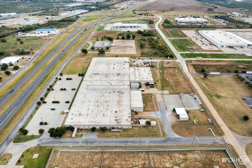 More Photos Of 2813 Central Fwy E, Wichita Falls Industrial For Sale