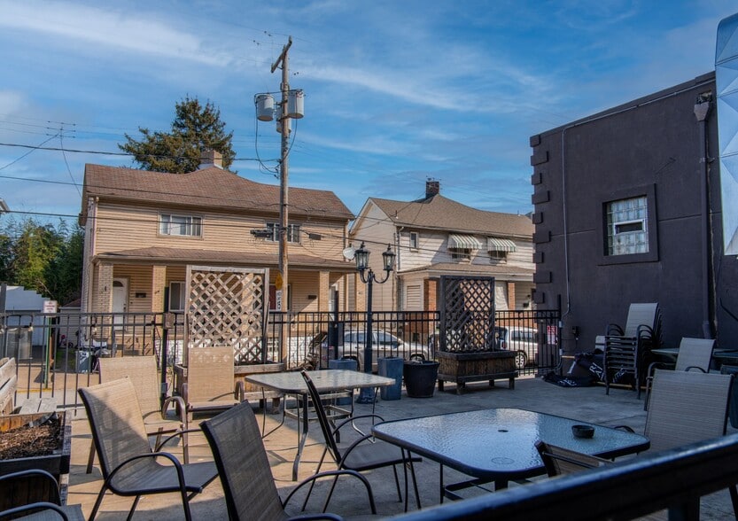 More Photos Of 1562 Island Ave, McKees Rocks Restaurant For Sale