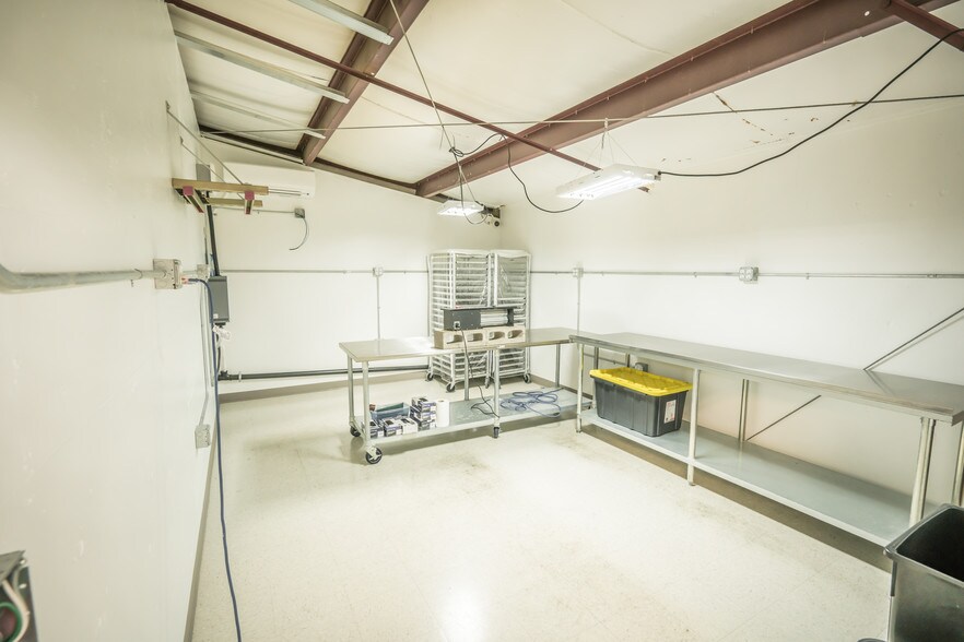 More Photos Of 3735 Eagle Loop, Hood River Warehouse For Sale