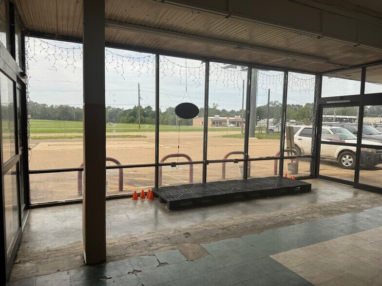 More Photos Of 802 US Highway 59, Queen City General Retail For Sale
