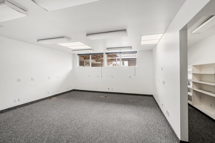 More Photos Of 125 NE Manzanita Ave, Grants Pass Medical For Sale