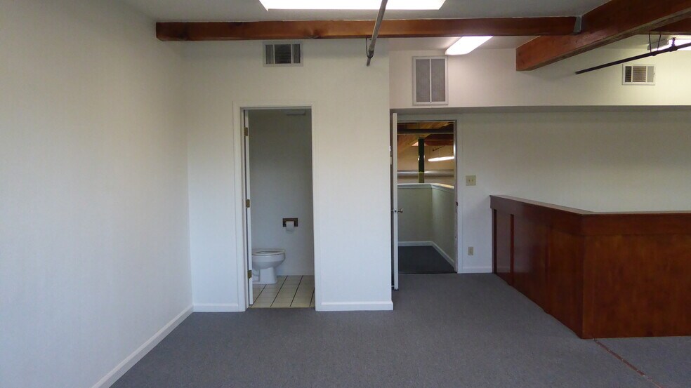 More Photos Of 34 Union Way, Vacaville Flex For Lease