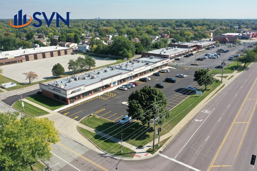 More Photos Of 1300-1326 Lake St, Roselle Unknown For Lease