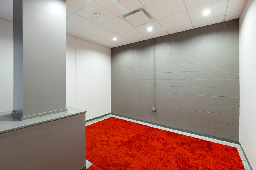 More Photos Of 640 Magazine St, New Orleans Hospitality For Lease