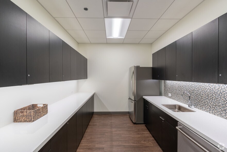 More Photos Of 8550 W Bryn Mawr Ave, Chicago Office For Lease
