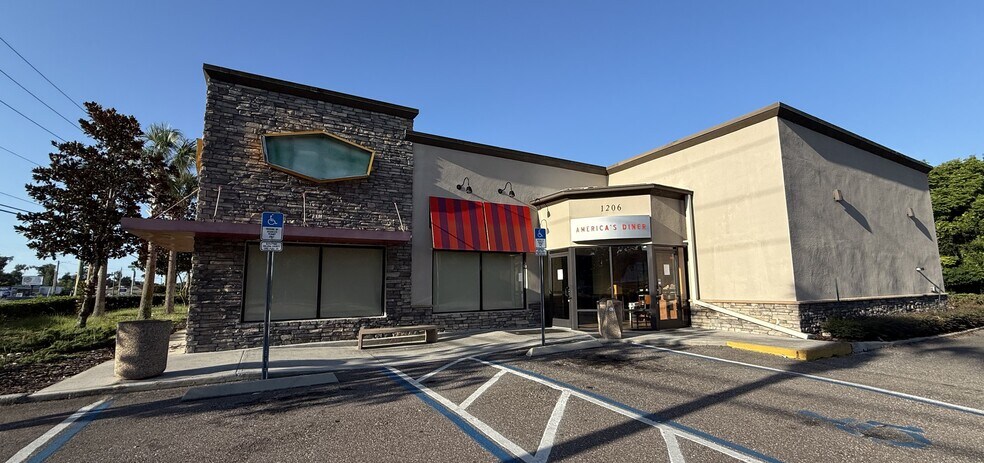 Primary Photo Of 1206 N Woodland Blvd, Deland Restaurant For Lease