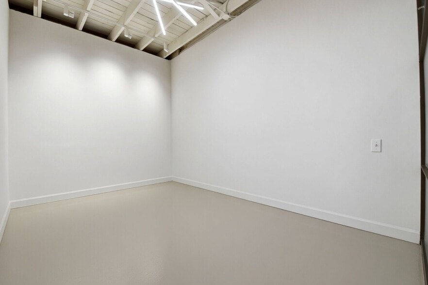 More Photos Of 603 W 11th St, Houston Office For Lease