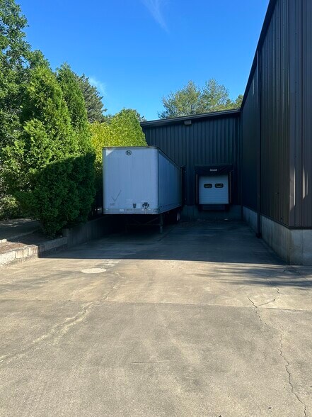More Photos Of 22 A St, Edgartown Warehouse For Sale