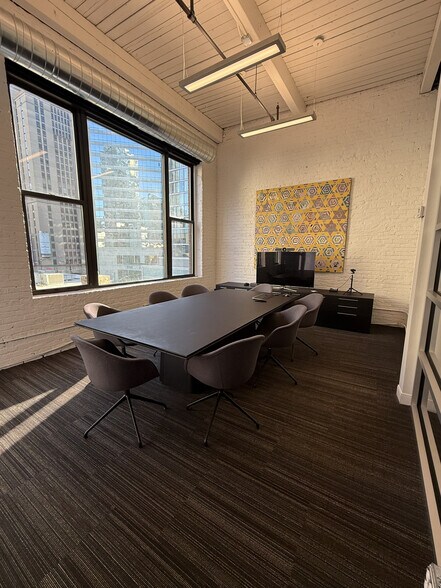 More Photos Of 11 W Illinois St, Chicago Loft Creative Space For Lease