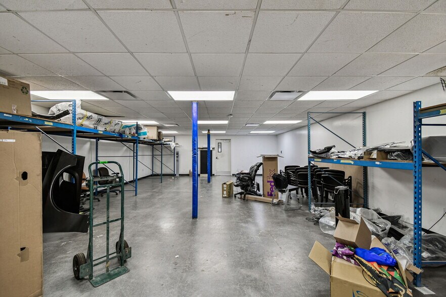 More Photos Of 4811 W Sligh Ave, Tampa Warehouse For Lease