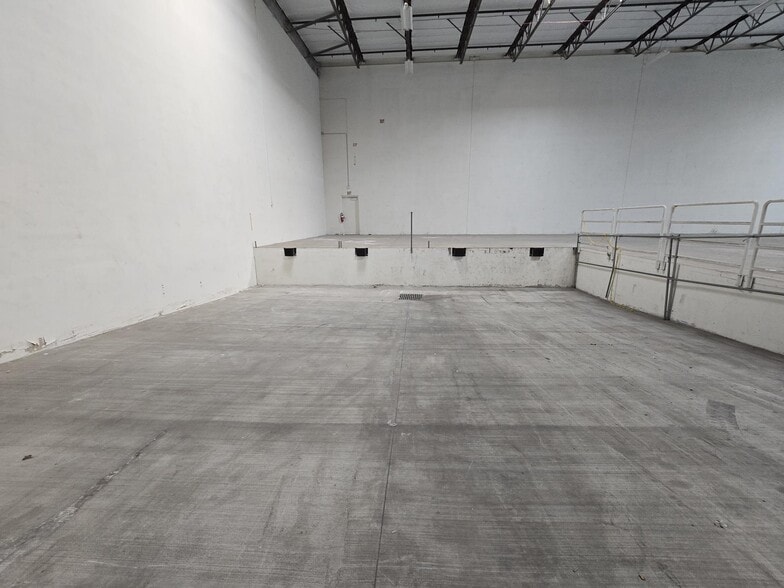 More Photos Of 1495 S Campus Ave, Ontario Warehouse For Lease