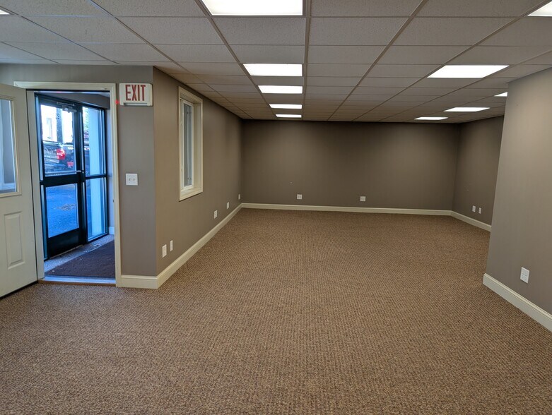 More Photos Of 230 Church St, Whitinsville Freestanding For Lease