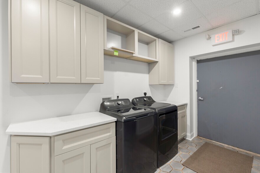 More Photos Of 138 Lakeview Dr, Gibbsboro Light Distribution For Sale