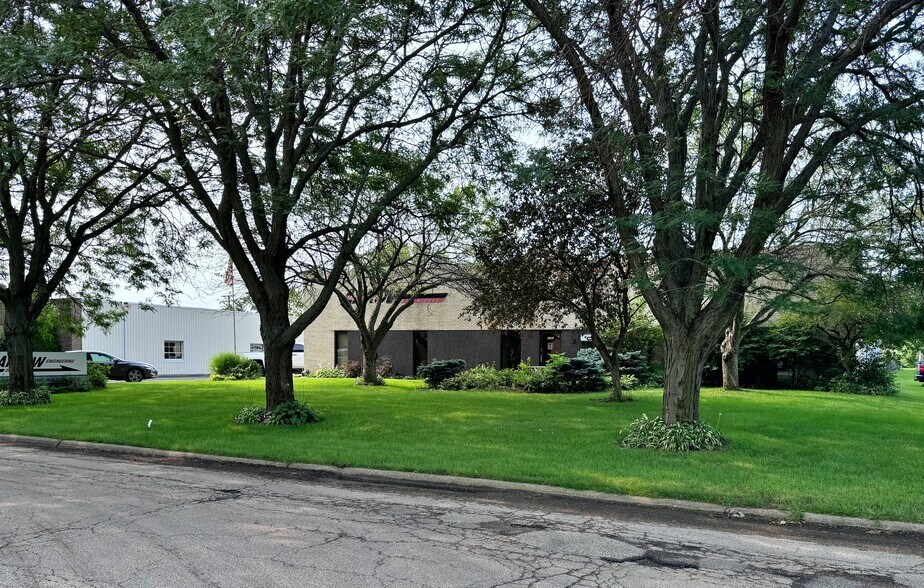 More Photos Of 5191 27th Ave, Rockford Manufacturing For Lease